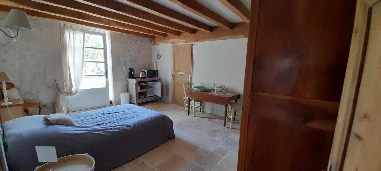 Suite De Charme Dans Une Maison Charentaise Cozes Exteriér fotografie