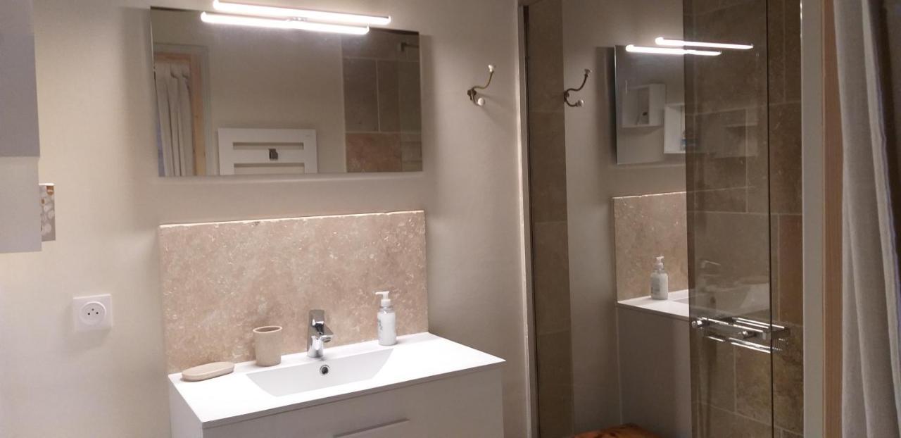 Suite De Charme Dans Une Maison Charentaise Cozes Exteriér fotografie