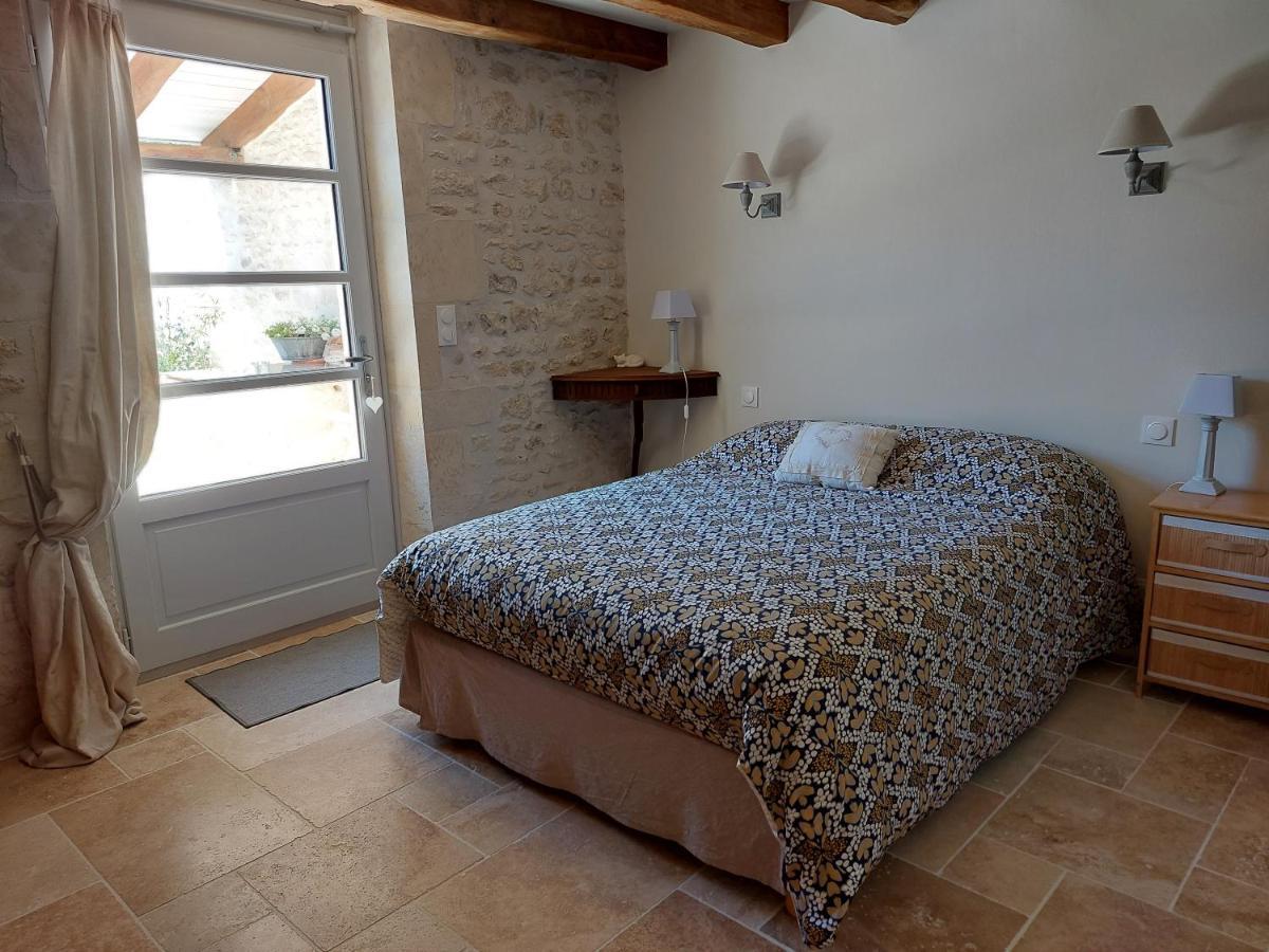 Suite De Charme Dans Une Maison Charentaise Cozes Exteriér fotografie